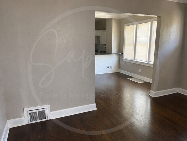 Foto del edificio - 1406 E 45th St