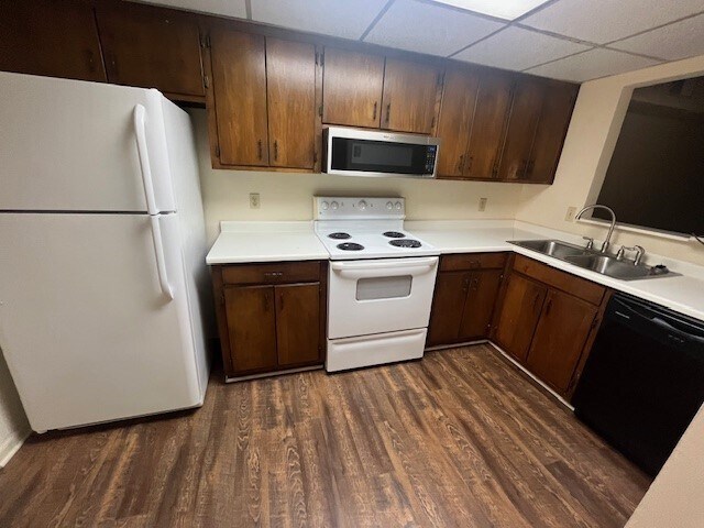 Foto del edificio - 200 Woody Rd