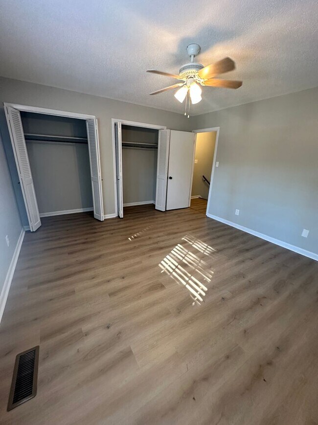 Foto del edificio - Beautiful 2 Bedroom 1.5 Bath Townhome!