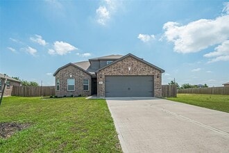 Building Photo - 305 Elm Patch Dr