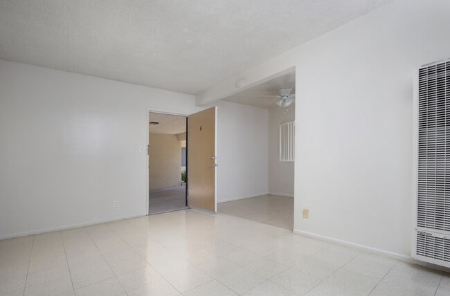 Building Photo - 1410 W Dahl Ln