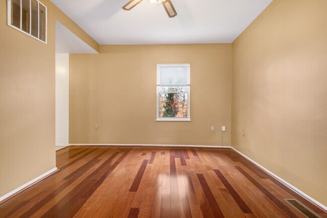 Foto del edificio - 2705 24th St NE