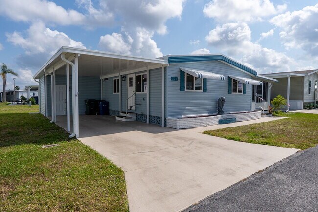 Foto del edificio - Venice Isle Double-wide 2/2 Unfurnished Home for year round living close to the beach.  Resident ...