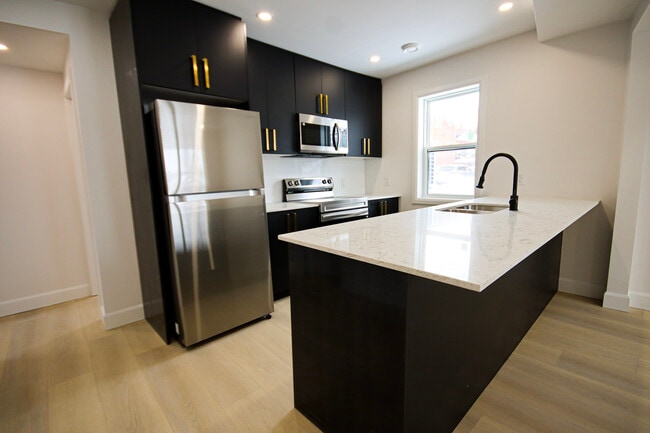 Building Photo - Gorgeous Two-Bedroom Unit In Family Neighborhood