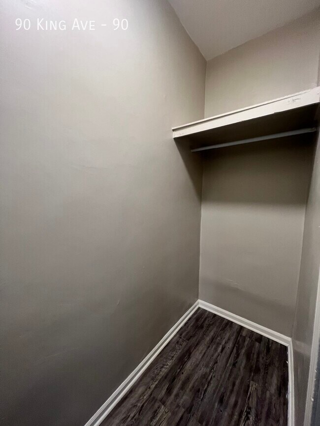 Building Photo - 2 Bed Close to Medical Campus Available Fa...