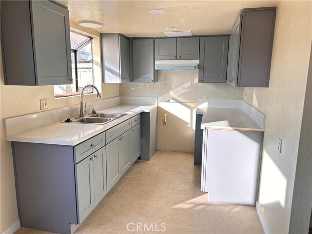 Building Photo - 3810 W Valencia Dr