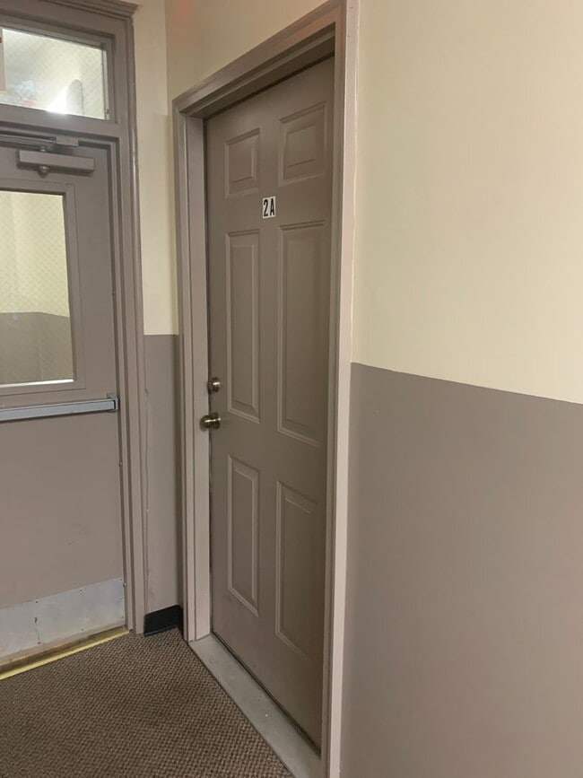 Foto del edificio - Available Now! Modern 1 Room Studio Apartment in Downtown York City Building