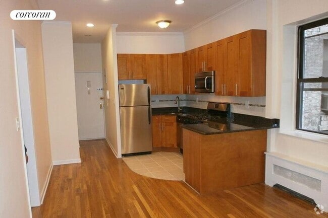Building Photo - 152 E 35th St