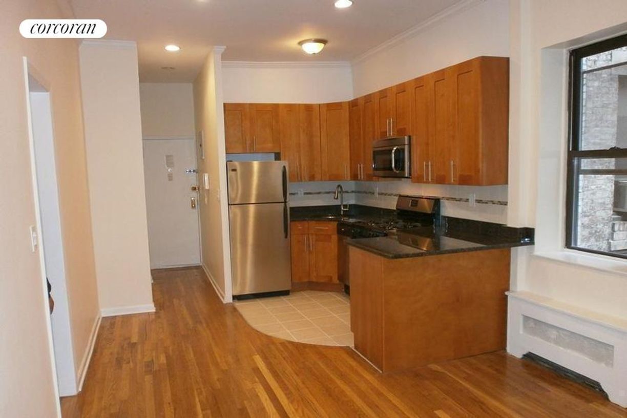 Foto principal - 152 E 35th St