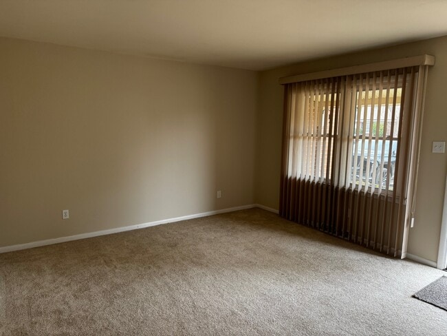 Building Photo - 114 Windsor Dr