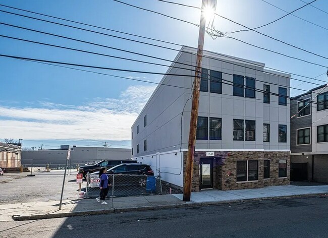 Foto del edificio - 1540 N Shore Rd