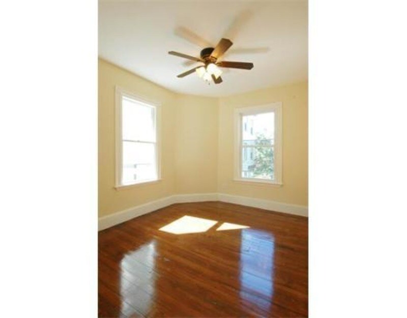 Foto principal - 19 Parker Hill Ave
