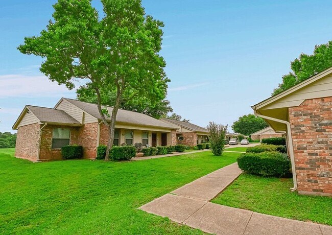 Foto del edificio - 1220 Heritage Dr