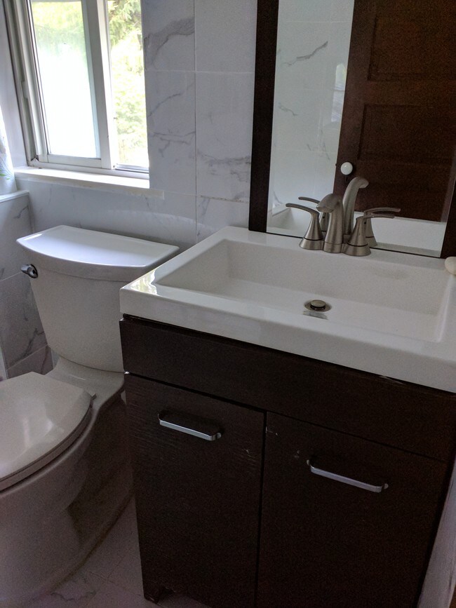 newly renovated bath - 30 Knoll Top Rd