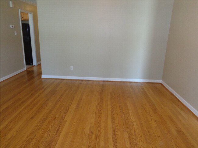 Building Photo - 1551 Hewitt Dr