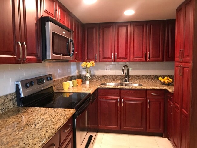 Building Photo - 512 Iolani Ave