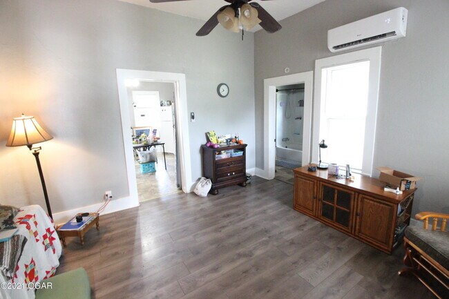 Foto del edificio - 1424 S Moffet Ave