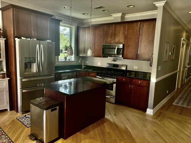 Foto del edificio - 6208 N Talman Ave