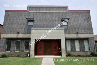 Building Photo - 705 S Jenkins Ave