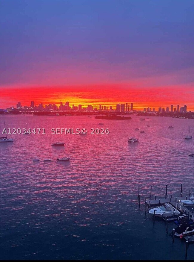 Foto del edificio - 1500 Bay Dr E