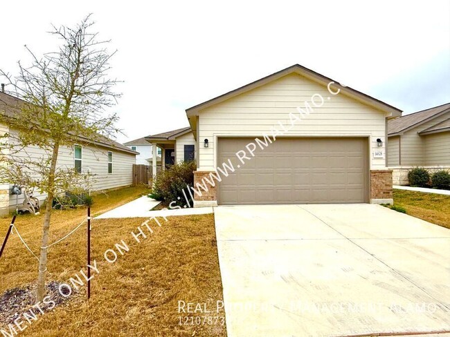 Building Photo - AVAILABLE NOW! 4 Bedroom / 2 Bath Home Nea...