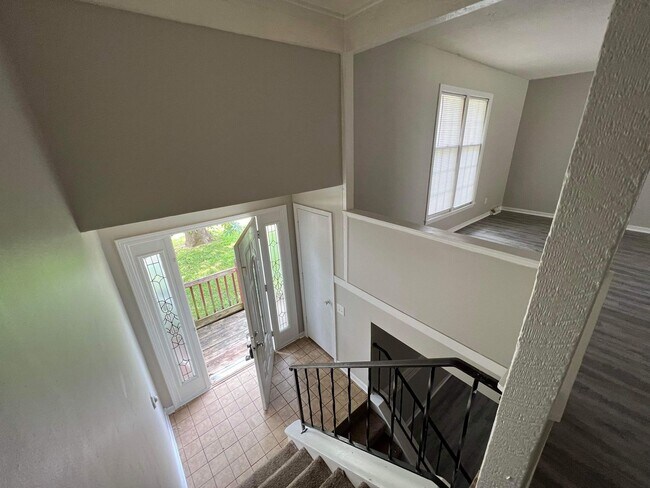Building Photo - Large Metro Kansas City 3 Bedroom Home!