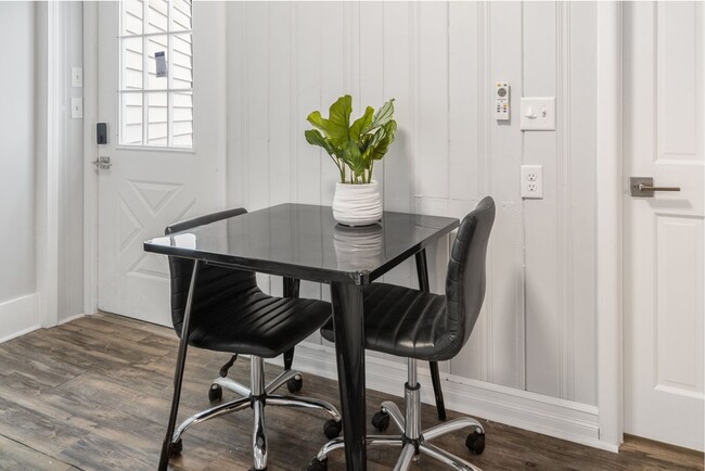 Foto del edificio - 1005-1007 N Aurora St, LLC