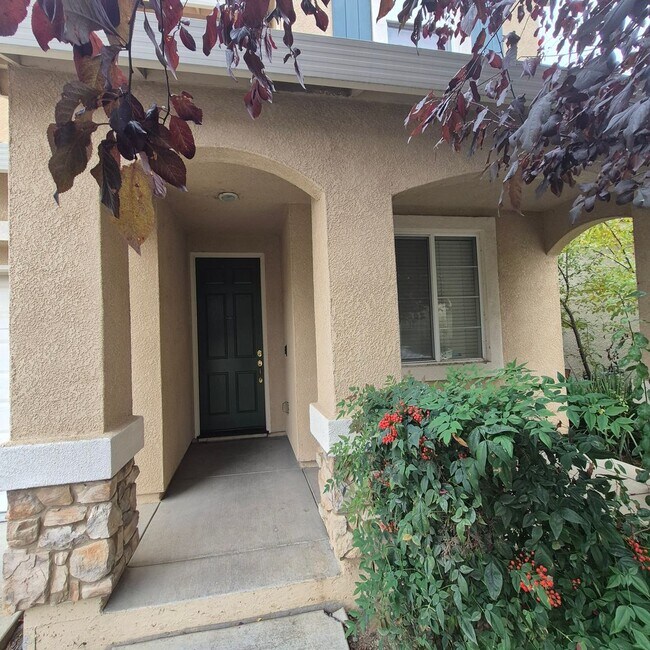 Foto del edificio - Natomas Home available for Speedy Move in.