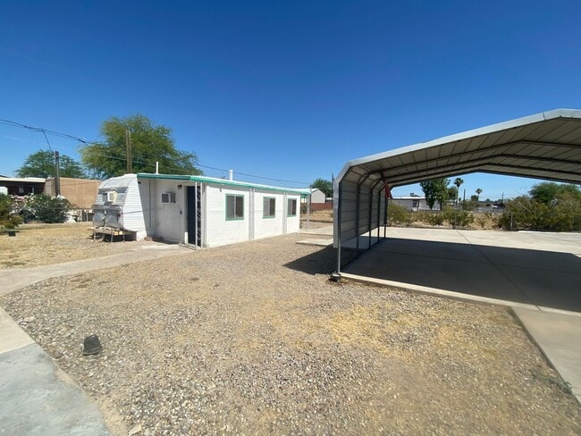 Building Photo - Unique and Spacious home