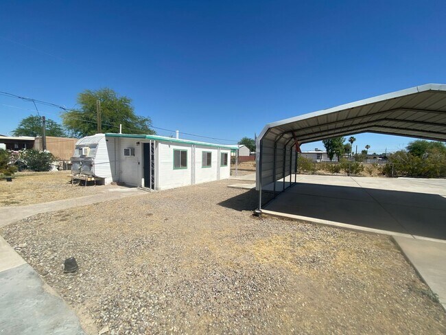 Foto del edificio - Unique and Spacious home