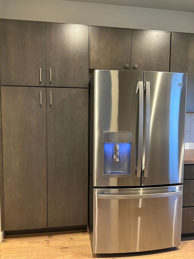 Foto del edificio - 2356-60 Shorthorn Ave. - Burnham Ranch Building 4