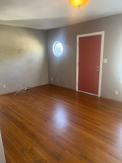 sala de estar - 625 W Maple St