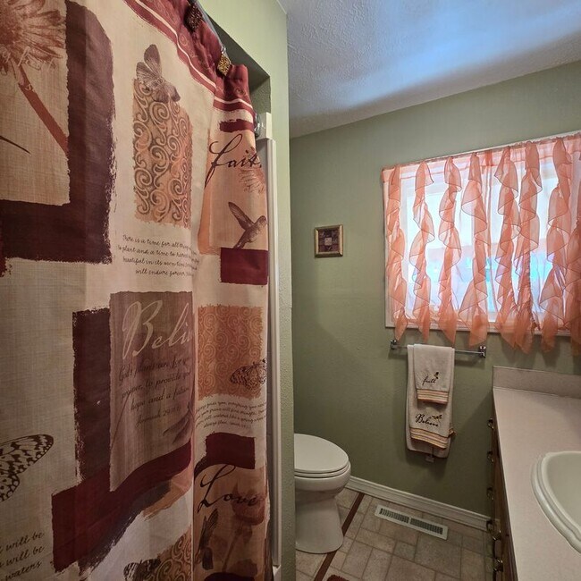 Building Photo - 712 SW 4th St