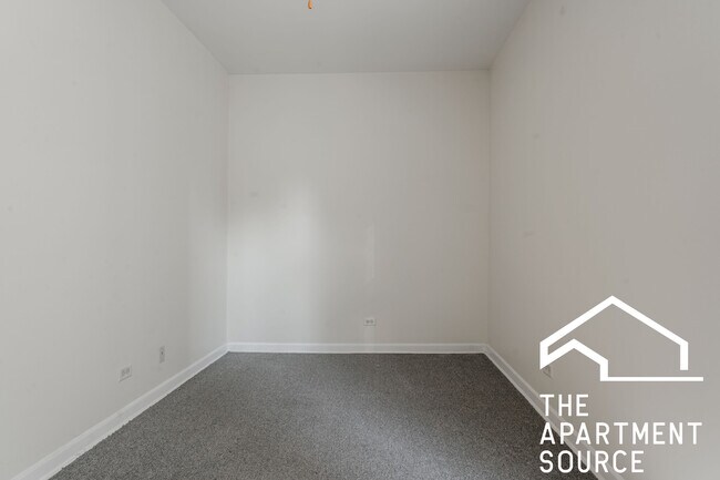 Building Photo - 2424 N Greenview Ave