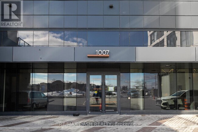 Building Photo - 1007 The Queensway