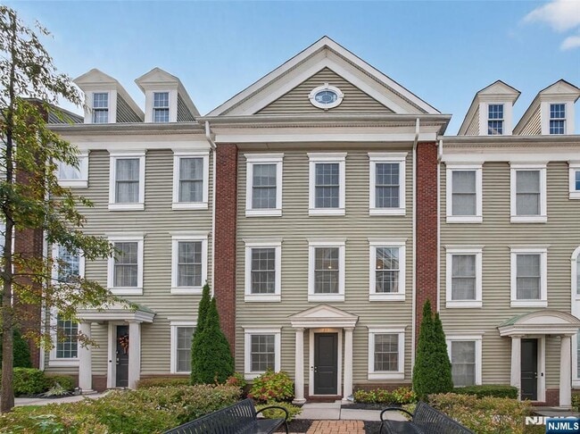 Building Photo - 23 Roosevelt Dr