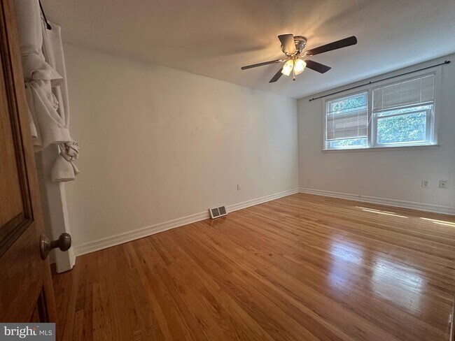 Foto del edificio - 7010 Valley Ave
