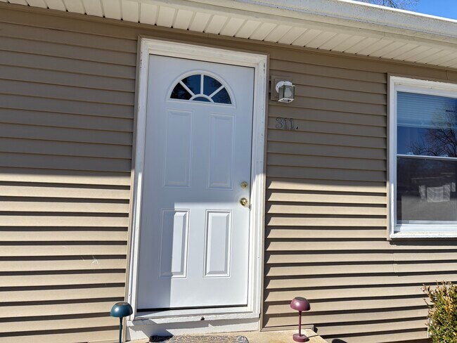 Building Photo - 311 4th Ter