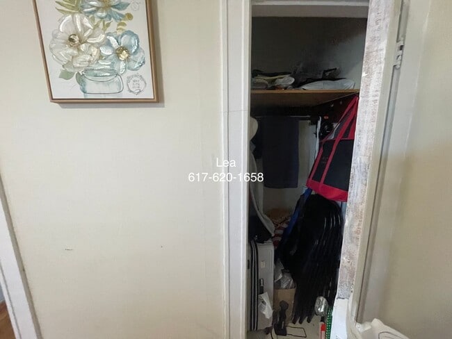 Building Photo - NO FEE! SEPT Sunny 1b in Allston. Students...
