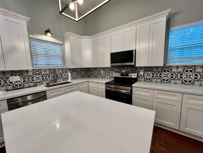 Building Photo - 282 11th St