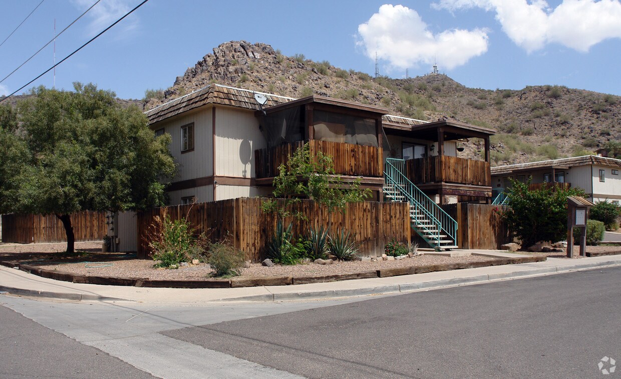 Primary Photo - Yucca Apartments