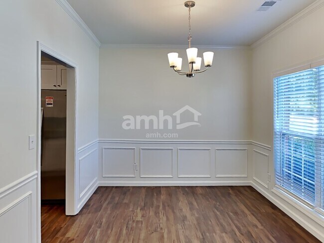 Building Photo - 952 Waldwick Dr