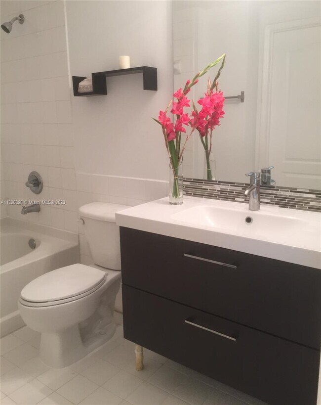 Foto del edificio - 5077 NW 7th St