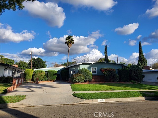 Building Photo - 624 Maertin Ln