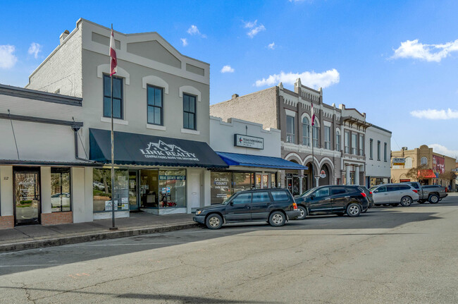 Building Photo - 110 E Market St