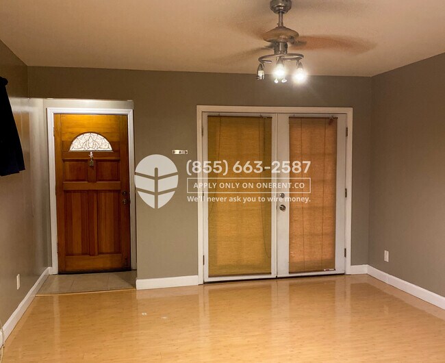 Building Photo - 2247 Moorpark Ave