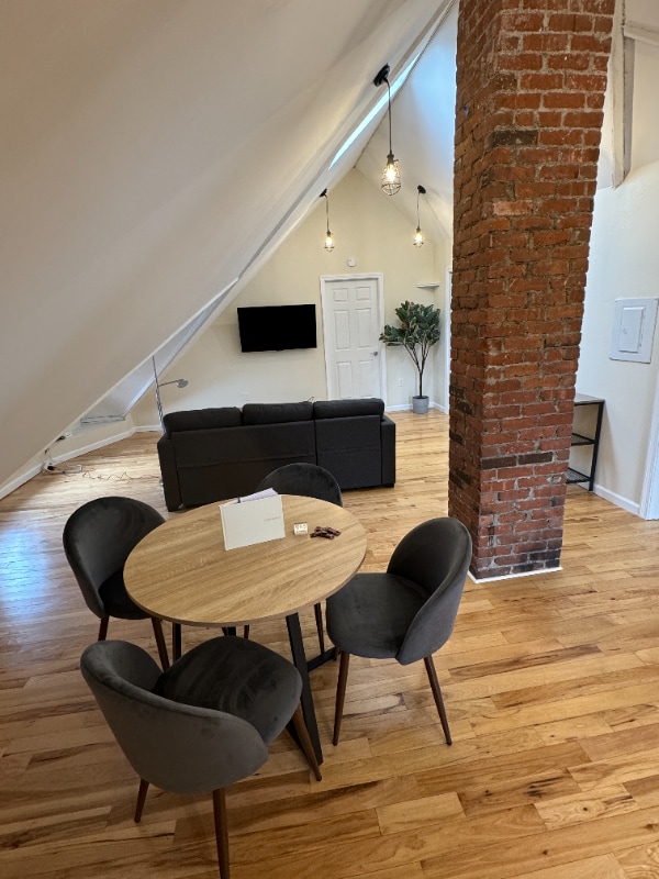 Photo - 912-914 Bank St (New London, CT)