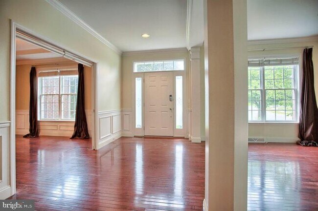 Building Photo - 1121 Stone Creek Dr