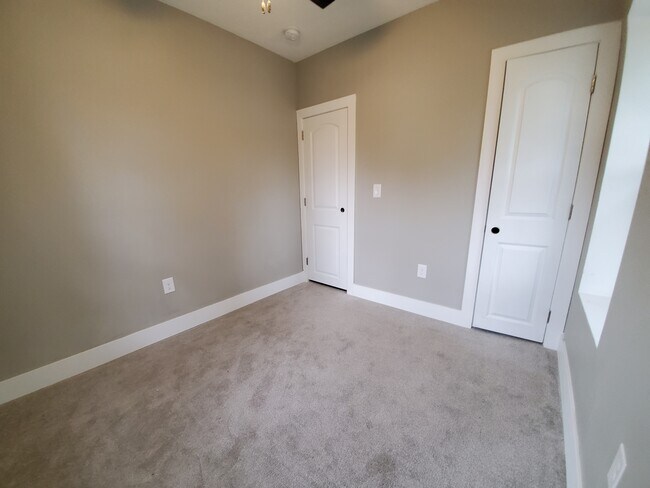 Building Photo - 1836 H St