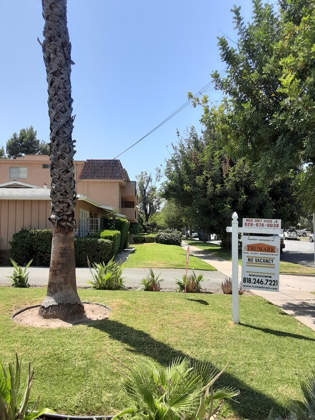 Foto del edificio - 2458 Mohawk St